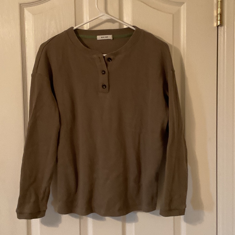 Women’s Mod Ref
Long sleeved top